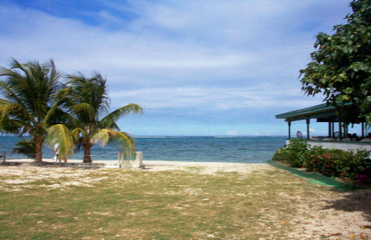 Duggan's Restaurant is located right next to Reef Beach.